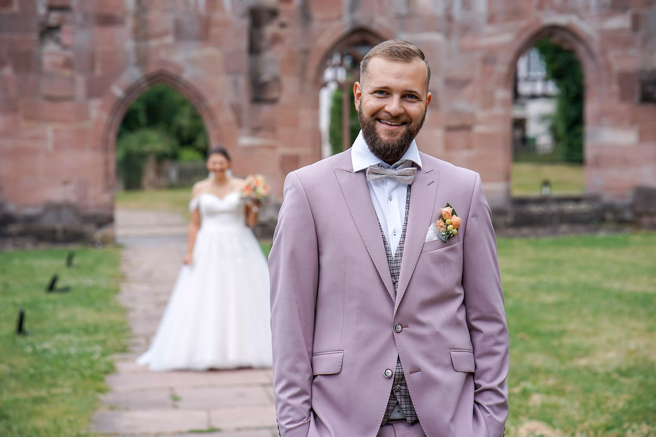 Hochzeit von Bella und Paddy in Calw, Kloster Hirsau, Aufnahme 1