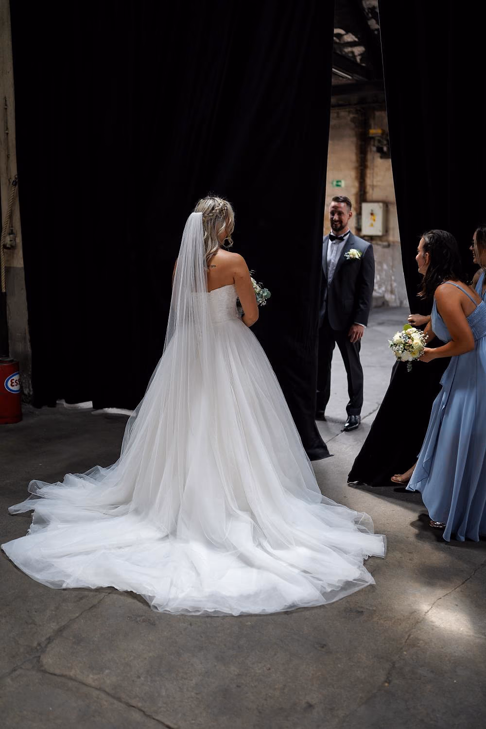 Hochzeit von Melanie und Julian in Motorworld Metzingen, Aufnahme 4