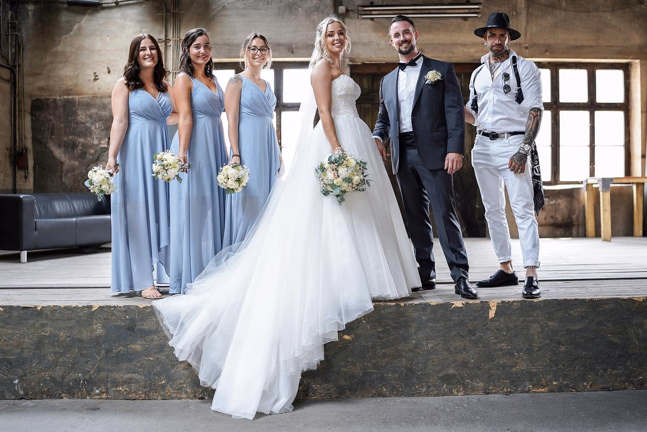 Hochzeit von Melanie und Julian in Motorworld Metzingen, Aufnahme 7
