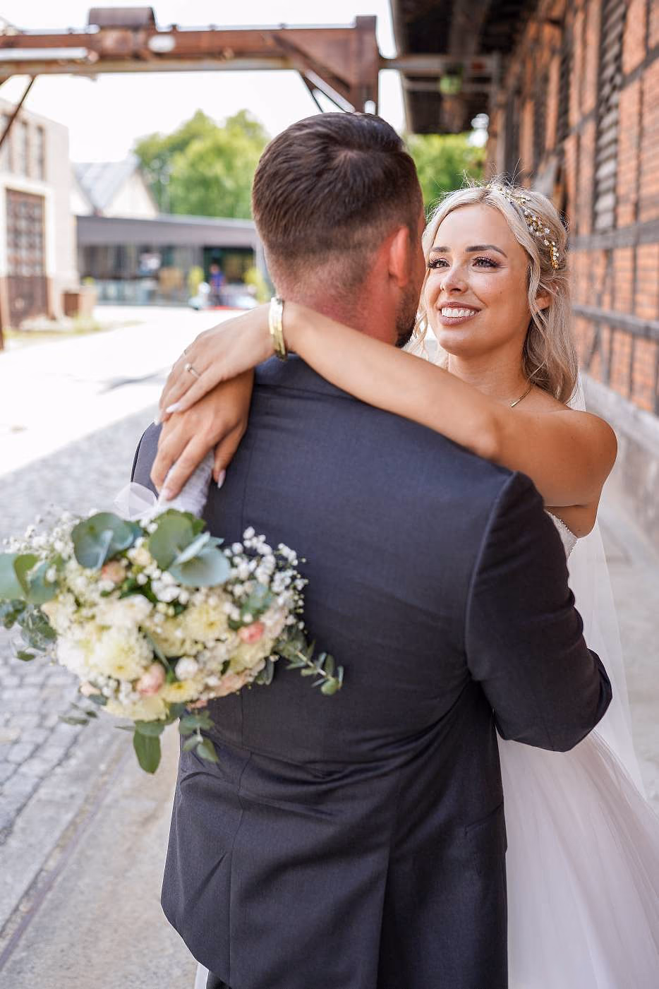 Hochzeit von Melanie und Julian in Motorworld Metzingen, Aufnahme 13