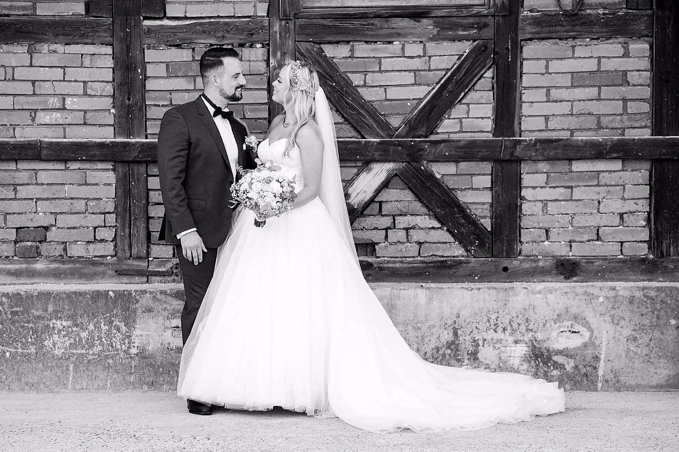 Hochzeit von Melanie und Julian in Motorworld Metzingen, Aufnahme 14
